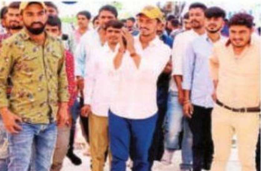 007 gang historysheeter and gangster raju manju and jodhpur police शादियों में खुलेआम घूम रहा है हत्या व तस्करी मामलों का वांछित हार्डकोर, फिर भी पुलिस के हाथ नहीं आ रहा