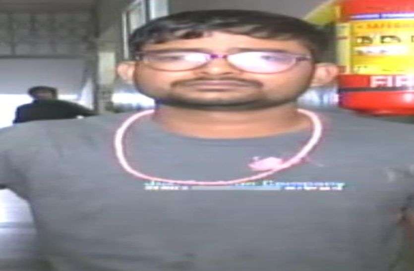 युवती के साथ छात्र के रूम पर पहुंचा बदमाश, दरवाजा खुलते ही किया चाकू से वार युवती के साथ छात्र के रूम पर पहुंचा बदमाश, दरवाजा खुलते ही किया चाकू से वार