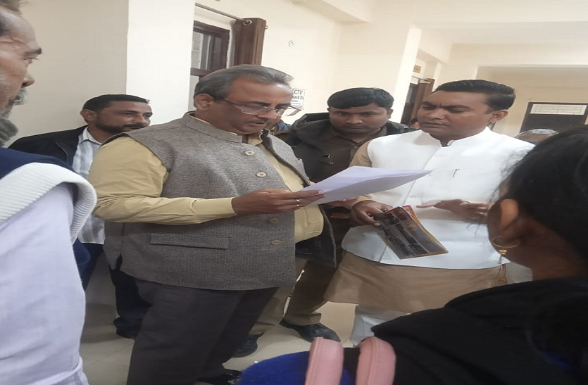 big hindi news न खंभा न तार, बस मीटर लगाया और भेज दिया हजारों का बिल