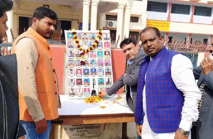 पुलवामा हमले की बरसी पर युवाओं ने किया रक्तदान पुलवामा हमले की बरसी पर युवाओं ने किया रक्तदान