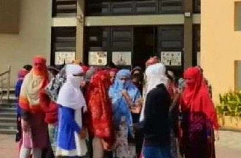 Girls Hostel गुजरात में चौंकाने वाली खबर, 68 छात्राओं की कपड़े उतरवाकर की जांच