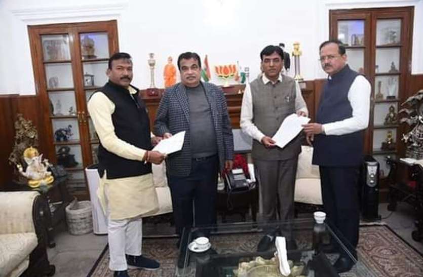 Indore-Manmad Rail Line news इंदौर-मनमाड़ रेल लाइन का काम शुरू करने की मांग