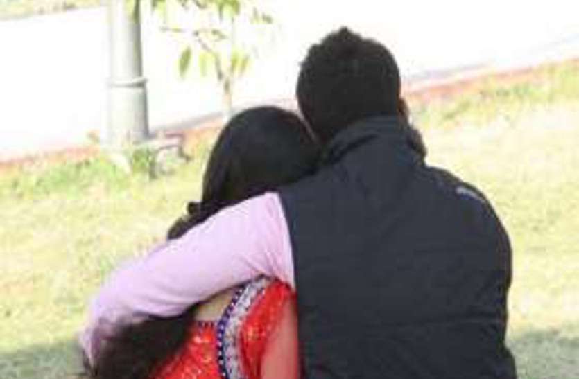 Rajasthan Police Arrest Wanted Criminal Vikrant Yadav From Delhi Valentines Day पर अपनी प्रेमिका को शॉपिंग करा रहा था राजस्थान व हरियाणा का मोस्ट वांटेड बदमाश, पुलिस ने फिल्मी स्टाइल में धर-दबौचा
