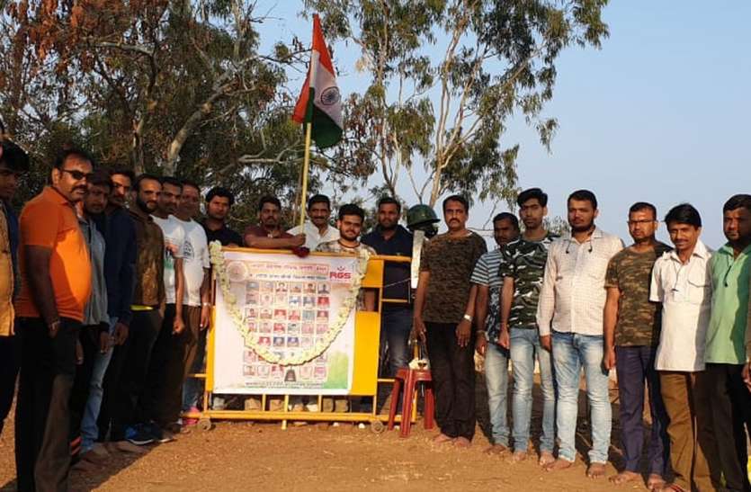 पुलवामा के शहीदों को श्रद्धांजलि पुलवामा के शहीदों को श्रद्धांजलि
