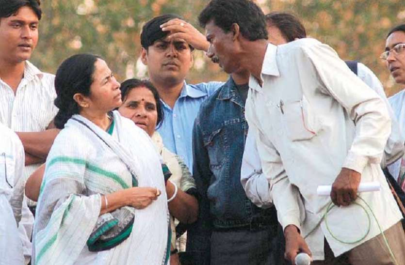 दस साल बाद जेल से छूटे देशद्रोह के मुजरिम से क्यों मिल रहे हैं तृणमूल नेता ! दस साल बाद जेल से छूटे देशद्रोह के मुजरिम से क्यों मिल रहे हैं तृणमूल नेता !