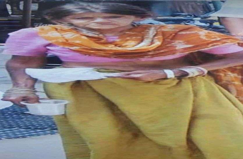 भीख से जुटाई राशि की थी पुलवामा शहीदों को समर्पित भीख से जुटाई राशि की थी पुलवामा शहीदों को समर्पित