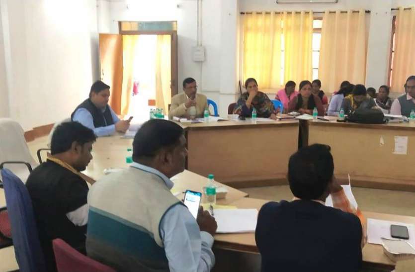 Instructions for cutting ANM salary on low achievement कम उपलब्धि पर एएनएम के वेतन काटने के निर्देश