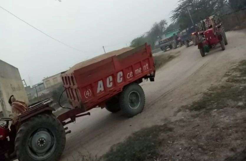 Tonk : बजरी के अवैध खनन और परिवहन पर नहीं लग पा रही रोक Tonk : बजरी के अवैध खनन और परिवहन पर नहीं लग पा रही रोक