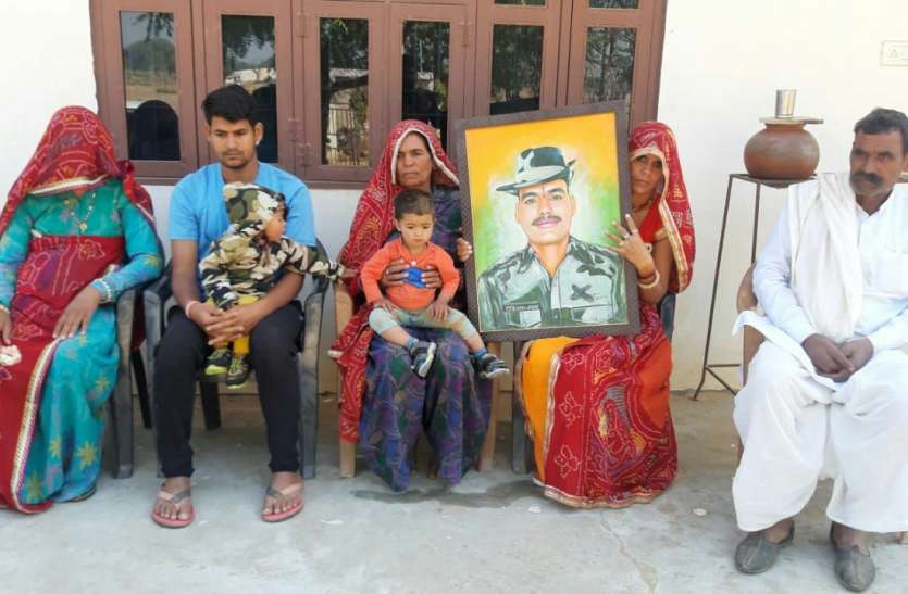 पुलवामा शहीद की वीरांगना पत्नी बोली, लगता है वे डयूटी पर हैं और जल्द वापस आएंगे पुलवामा शहीद की वीरांगना पत्नी बोली, लगता है वे डयूटी पर हैं और जल्द वापस आएंगे