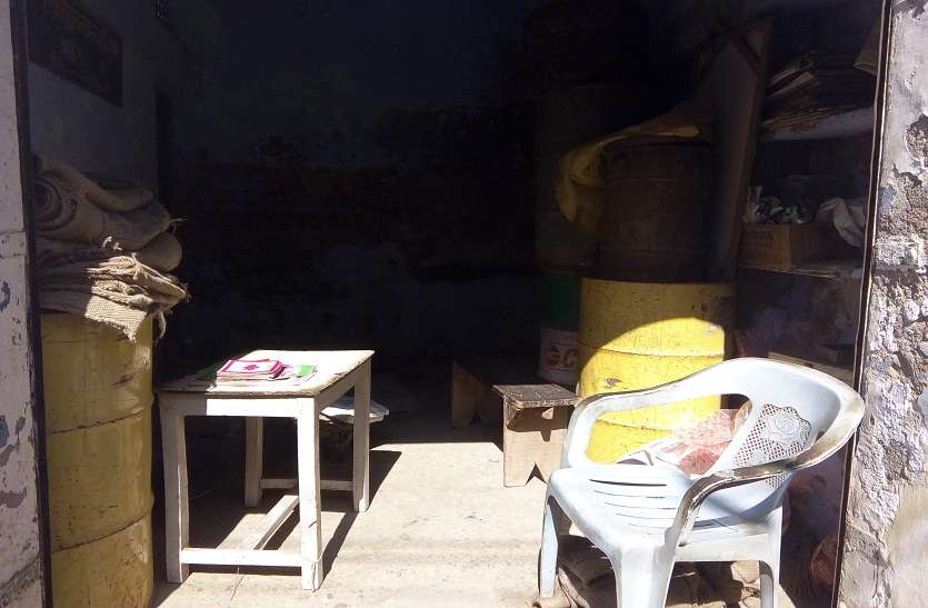 यहां गेहूं को तरस रहे उपभोक्ता... यहां गेहूं को तरस रहे उपभोक्ता...