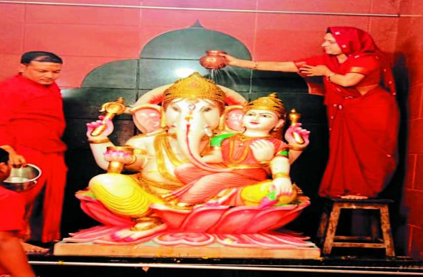 Famous Ganesh Mandir Uchistha Ganpati Mandir Sanawad Ganesh Mandir - महीने में केवल एक बार खुलता है मंदिर, दुर्लभ है ये गणेश मूर्ति