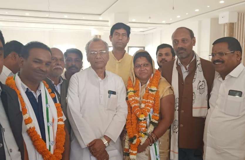 दुर्ग जिला पंचायत में कांग्रेस का कब्जा, शालिनी यादव बनी चौथी महिला अध्यक्ष दुर्ग जिला पंचायत में कांग्रेस का कब्जा, शालिनी यादव बनी चौथी महिला अध्यक्ष