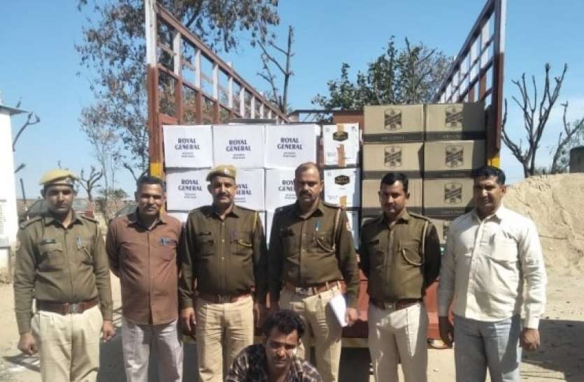 Liquor smuggling फोम के नीेचे दबाकर कर रहे थे शराब तस्करी, 205 कर्टन जब्त