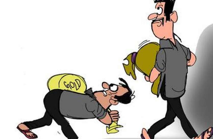 तस्कर कर रहे नए प्रयोग, अधिकारी भी दंग, शरीर मे छुपाकर लाते हैं सोना तस्कर कर रहे नए प्रयोग, अधिकारी भी दंग, शरीर मे छुपाकर लाते हैं सोना