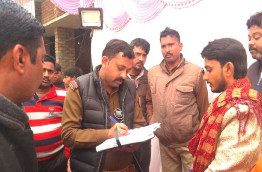 सुलतानपुर में अचानक दूल्हे और उसके परिवार को लड़कीवालों ने बना लिया बंदी, काफी गिड़गिड़ाने पर भी नहीं छोड़ा सुलतानपुर में अचानक दूल्हे और उसके परिवार को लड़कीवालों ने बना लिया बंदी, काफी गिड़गिड़ाने पर भी नहीं छोड़ा