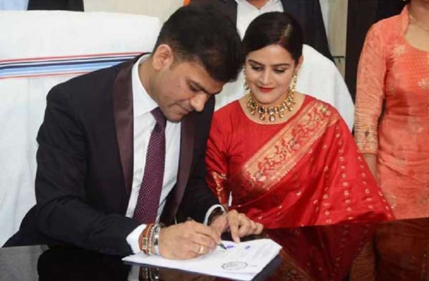 वेलेंटाइंस डे पर बंगाल के आइएएस ने बिहार की आइपीएस से रचाई शादी वेलेंटाइंस डे पर बंगाल के आइएएस ने बिहार की आइपीएस से रचाई शादी