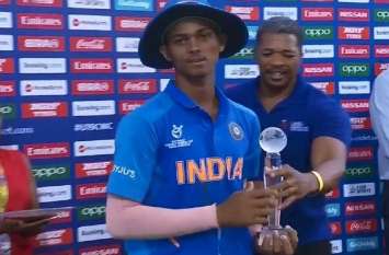 Under 19 Cricket World Cup Jaiswal's Man of Tournament trophy broken अंडर 19 क्रिकेट विश्व कप : यशस्वी जायसवाल की 'मैन ऑफ द टूर्नामेंट' ट्रॉफी टूटी, कर दी गई सही