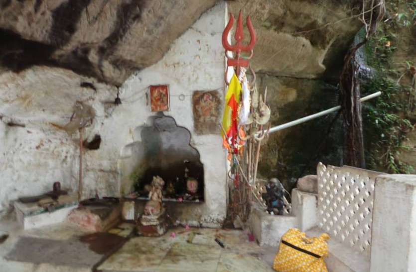 chota mahadev Shiv dham: तीन हजार फिट नीचे गुफा में स्थित है यह शिवलिंग