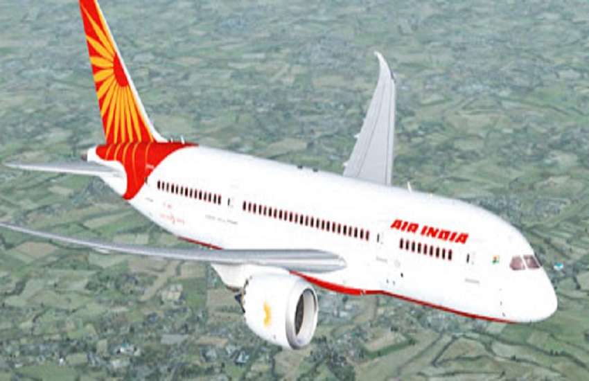 Maharashtra News : पुणे एयरपोर्ट के रनवे पर जीप! बाल-बाल बचे यात्री