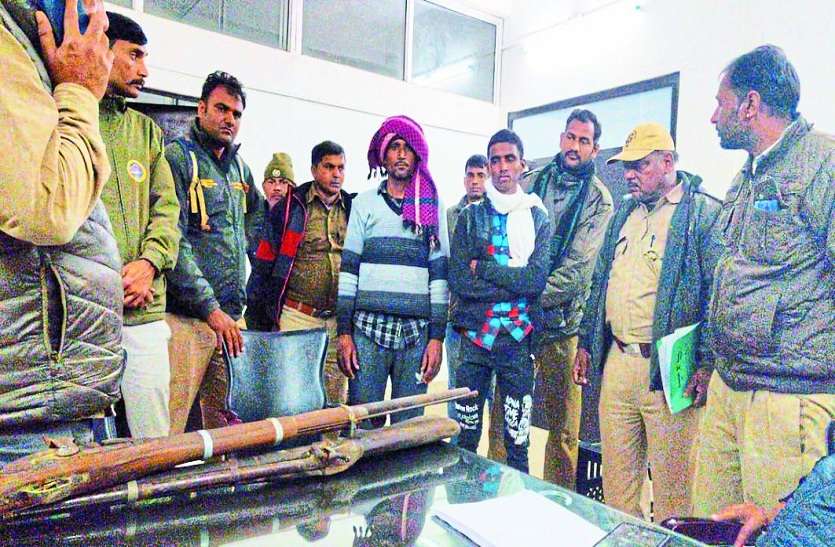 रणथम्भौर में ठेकेदारी करने वाले लोगों का शिकार में हाथ, मांस को ढाबों पर सप्लाई करने की आशंका रणथम्भौर में ठेकेदारी करने वाले लोगों का शिकार में हाथ, मांस को ढाबों पर सप्लाई करने की आशंका
