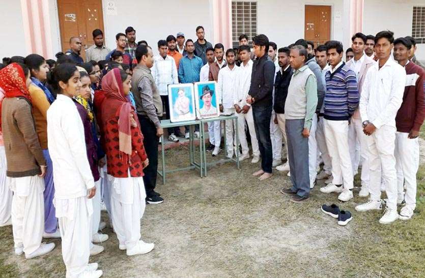 Pulwama martyrs पुलवामा हमले में शहीद हुए सैनिकों को श्रद्धांजलि