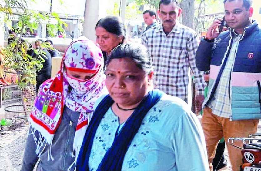 किशोर न्याय बोर्ड ने हत्या की आरोपी श्यामा को बालिग माना कोर्ट ने जेल भेजा, अगली सुनवाई 27 फरवरी को किशोर न्याय बोर्ड ने हत्या की आरोपी श्यामा को बालिग माना कोर्ट ने जेल भेजा