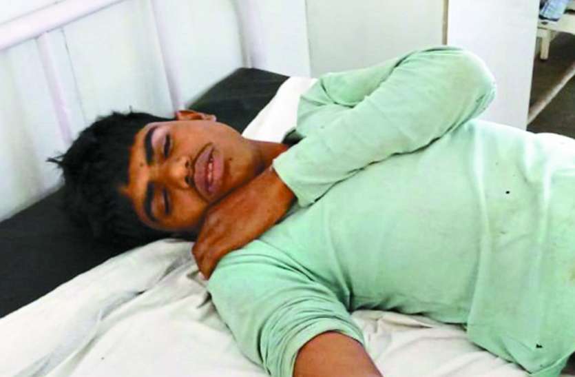 The father told the father, the only son drank poison on hospitalization, hospitalized पिता से कहासुनी पर इकलौते पुत्र ने पीया जहर, अस्पताल में भर्ती