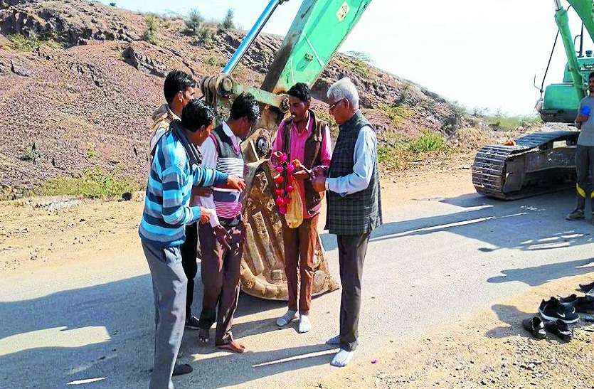 चौथ माता भक्तों की राह होगी सुगम, बाइपास की पहाड़ी की खुदाई शुरू चौथ माता भक्तों की राह होगी सुगम, बाइपास की पहाड़ी की खुदाई शुरू