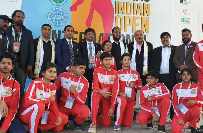 cg news इंडियन ओपन अंतराष्ट्रीय किक बॉक्सिंग प्रतियोगिता: छत्तीसगढ़ के खिलाडिय़ों ने देश के लिए जीते 6 स्वर्ण समेत 21 पदक