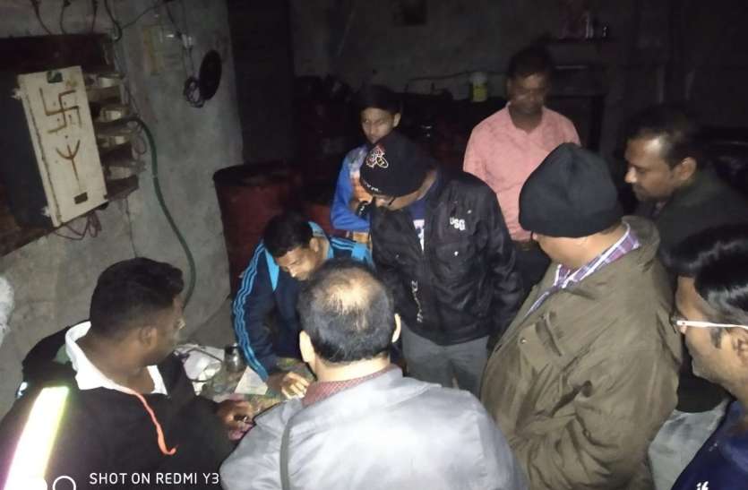 karywahi दो पहिया व चौपहिया वाहनों के लिए तैयार किया जा रहा था ऑयल