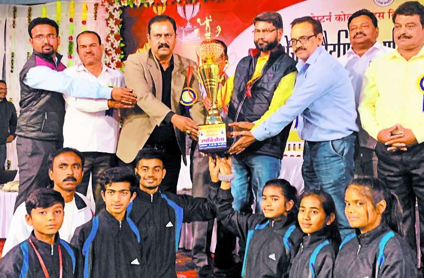 Badminton tournament बैडमिंटन में कन्हान बना ओवरऑल विजेता