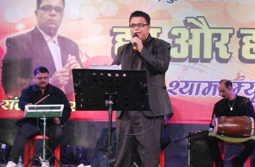 आजकल तेरे मेरे प्यार के चर्चे हर जुबान पर... आजकल तेरे मेरे प्यार के चर्चे हर जुबान पर...