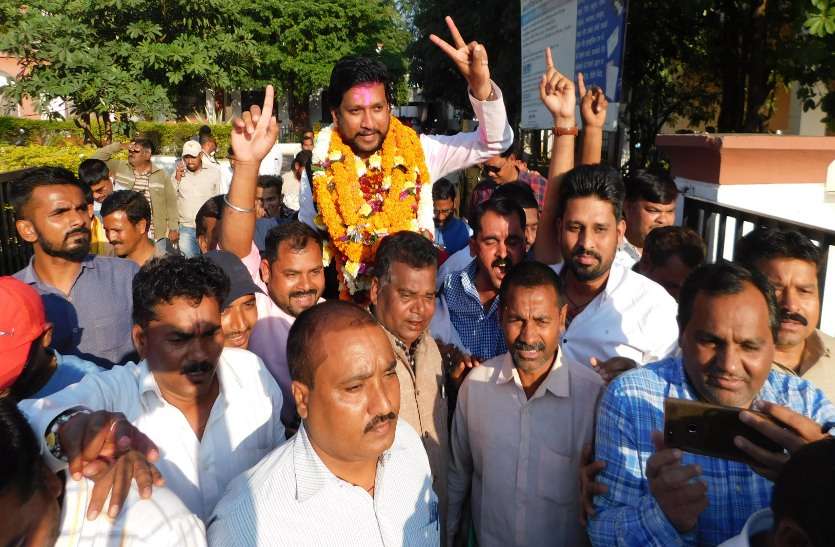 Independents got support, cross with Congress, BJP will rule in district panchayat power ... निर्दलीय का मिला साथ, कांग्रेस से हुआ क्रास, जिला पंचायत की सत्ता में भाजपा करेगी राज ...