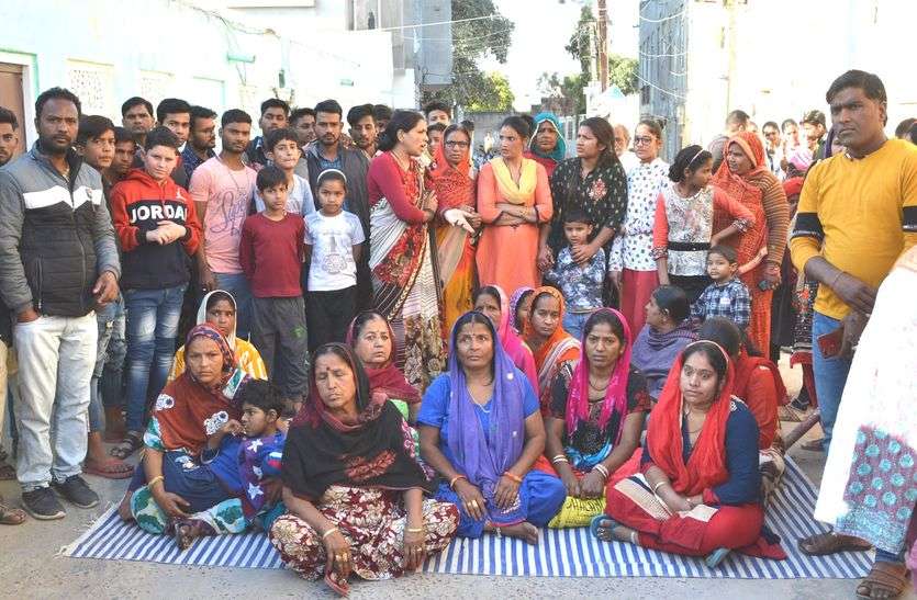VIDEO: धमाके के बाद सभी क्वार्टर खाली करने के आदेश, आग में झुलसे 3 लोगों की हालत गंभीर