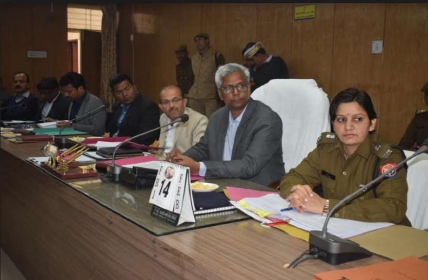 नकलविहीन, शांतिपूर्ण ढंग से आयोजित होगी बोर्ड परीक्षाएं, नई रणनीति तय कर दिए गए यह निर्देश नकलविहीन, शांतिपूर्ण ढंग से आयोजित होगी बोर्ड परीक्षाएं, नई रणनीति तय कर दिए गए यह निर्देश