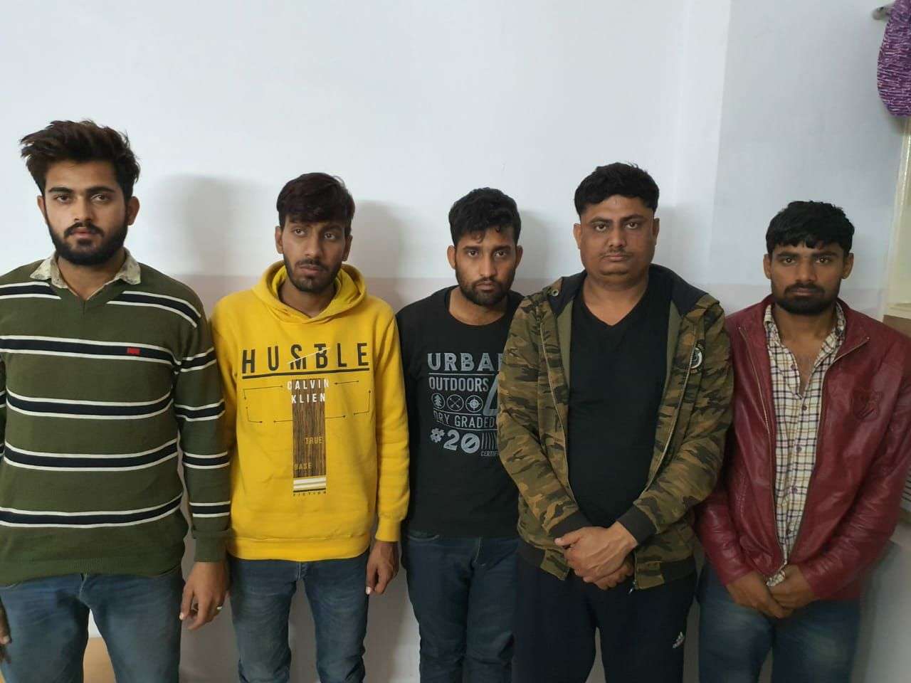 प्लाईवुड कारोबारी के पूर्व कर्मचारी ने ही कराई थी 50 लाख की डकैती, पुलिस ने चलती ट्रेन से 5 आरोपियों को गिरफ्तार