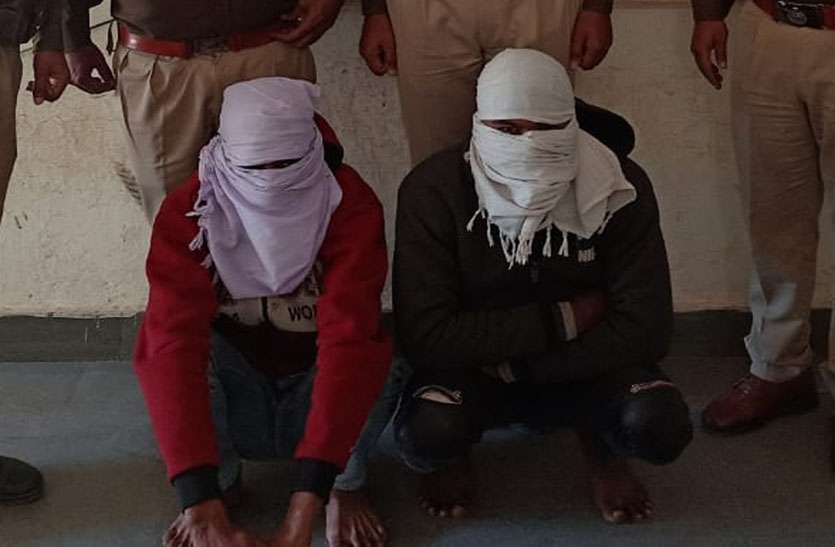 कैफे में चाकू से हमला कर किया घायल, पुलिस ने दो आरोपियों को बापर्दा किया गिरफ्तार कैफे में चाकू से हमला कर किया घायल, पुलिस ने दो आरोपियों को बापर्दा किया गिरफ्तार