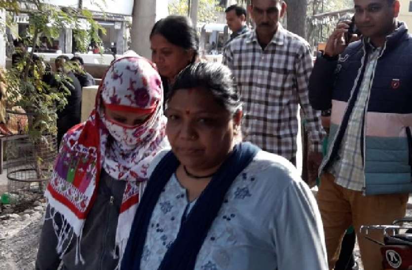 कांस्टेबल अभिषेक हत्याकांड में नया मोड, किशोर न्याय बोर्ड ने हत्या की आरोपी श्यामा को माना बालिग कांस्टेबल अभिषेक हत्याकांड में नया मोड, किशोर न्याय बोर्ड ने हत्या की आरोपी श्यामा को माना बालिग