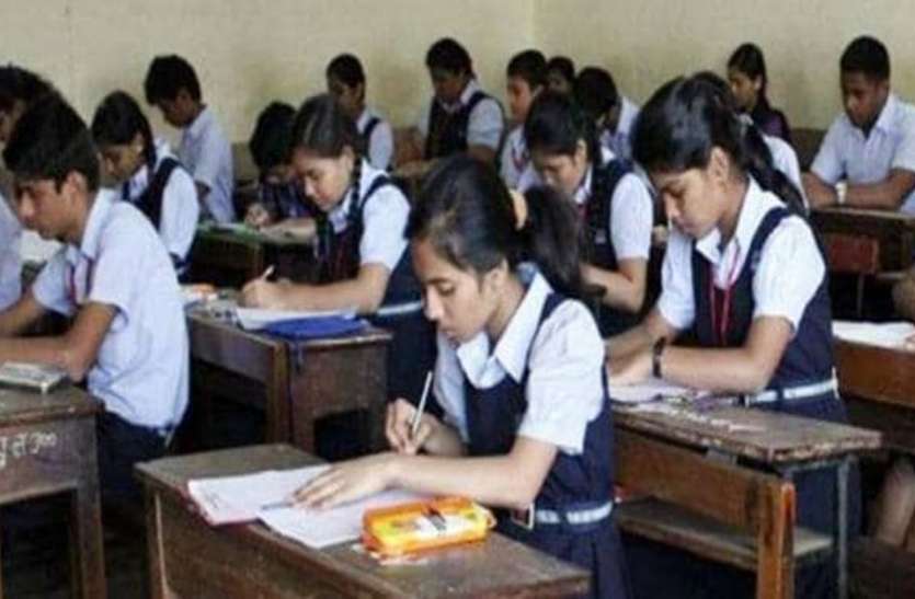 cbse-exam.jpg बोर्ड परीक्षा में घड़ी पहनकर आने वाले परीक्षार्थियों को नहीं मिलेगी एंट्री