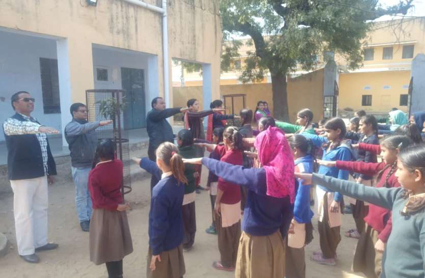 स्वर्णिम भारत अभियान के तहत लिया सफाई का संकल्प #swarnim bharat# स्वर्णिम भारत अभियान के तहत लिया सफाई का संकल्प