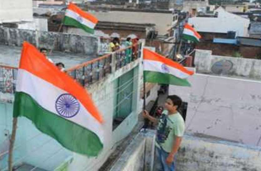deoband.jpg घरों से तिरंगा झंडा हटाने के आदेश, विरोध में उतरे लोग
