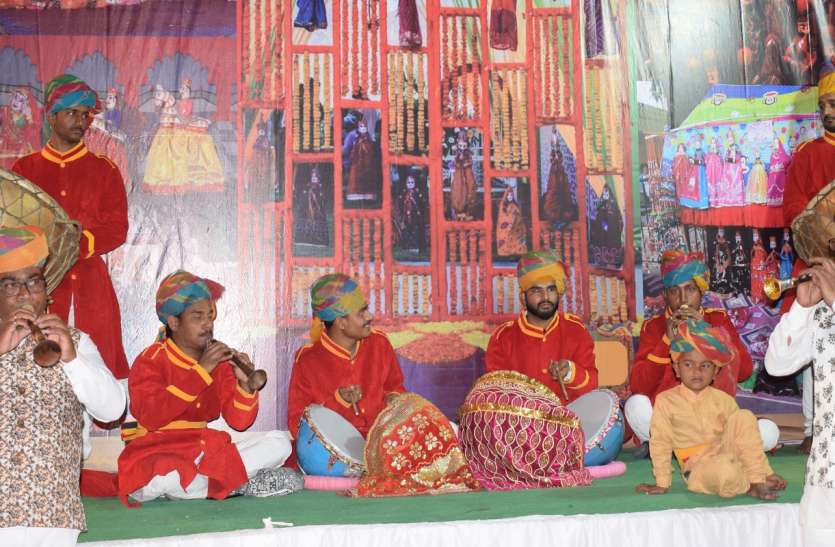 लोकानुरंजन मेले में मंच पर दिखी विविध राज्यों की संस्कृति लोकानुरंजन मेले में मंच पर दिखी विविध राज्यों की संस्कृति