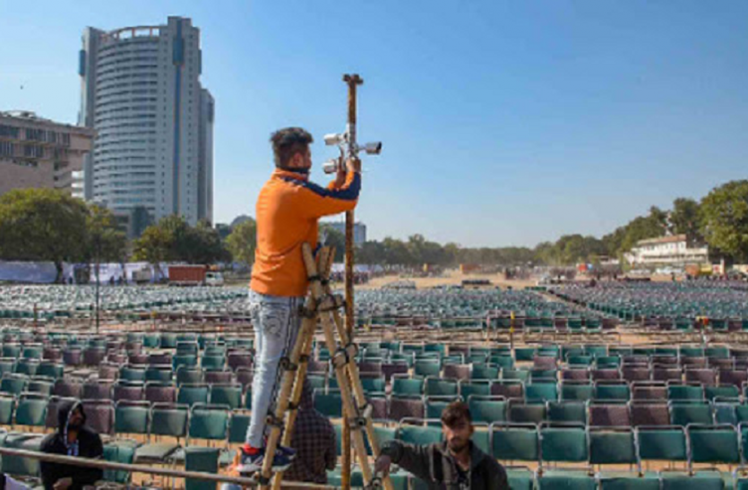 दिल्ली: केजरीवाल के शपथ ग्रहण समारोह में मेहमानों के लिए विशेष इंतजाम दिल्ली: केजरीवाल के शपथ ग्रहण समारोह में मेहमानों के लिए विशेष इंतजाम, ऐसा सजा रामलीला मैदान