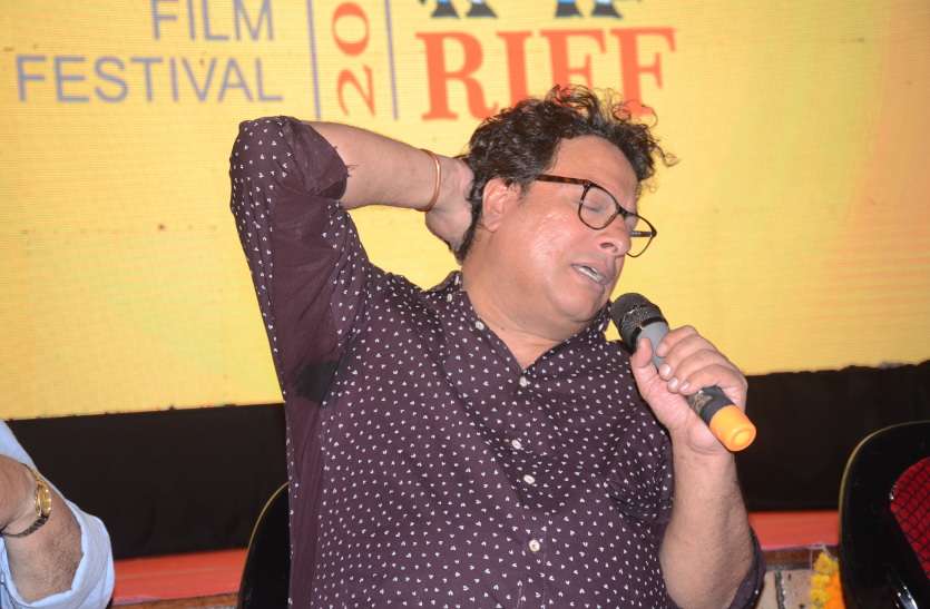 पान सिंह तोमर के निर्देशक रायपुर में बोले- लीक से हटकर फिल्म बनाना ही मेरे लिए संघर्ष पान सिंह तोमर के निर्देशक रायपुर में बोले- लीक से हटकर फिल्म बनाना ही मेरे लिए संघर्ष