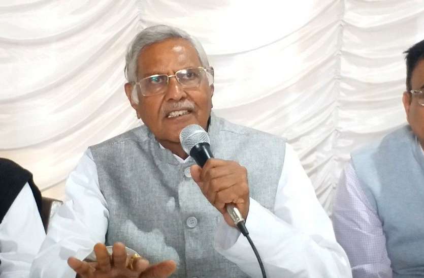 Video: विधायक के बिगड़े बोल...कहा अपराधी प्रवृत्ति का व्यक्ति हैं अनुविभागीय अधिकारी राजस्व Video: विधायक के बिगड़े बोल...कहा अपराधी प्रवृत्ति का व्यक्ति हैं अनुविभागीय अधिकारी राजस्व