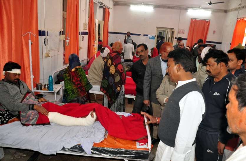 अस्पताल में पहुंचे स्वास्थ्य मंत्री, हर वार्ड में मिली गंदगी, न डॉक्टर मिले और न स्टॉफ अस्पताल में पहुंचे स्वास्थ्य मंत्री, हर वार्ड में मिली गंदगी, न डॉक्टर मिले और न स्टॉफ
