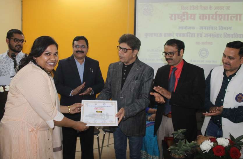 'आवाज के जादू से मिलते हैं कल्पनाओं को पंख 'आवाज के जादू से मिलते हैं कल्पनाओं को पंख