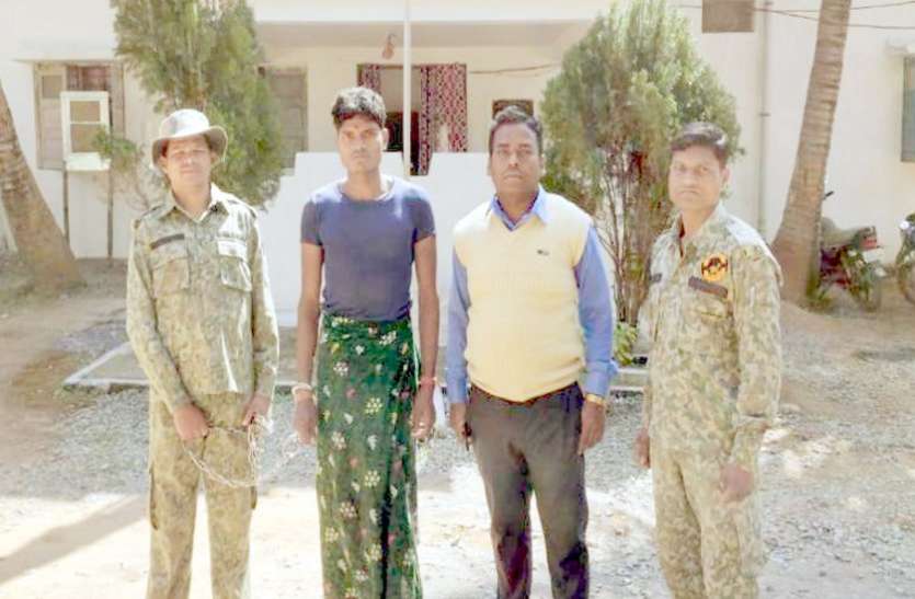 एक दशक से सक्रिय दो लाख के इनामी 2 माओवादी पकड़ाए एक दशक से सक्रिय दो लाख के इनामी 2 माओवादी पकड़ाए