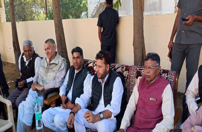 विधायक ने माना - निवाई में बढ़ गया बजरी खनन व नशाखोरी विधायक ने माना - निवाई में बढ़ गया बजरी खनन व नशाखोरी