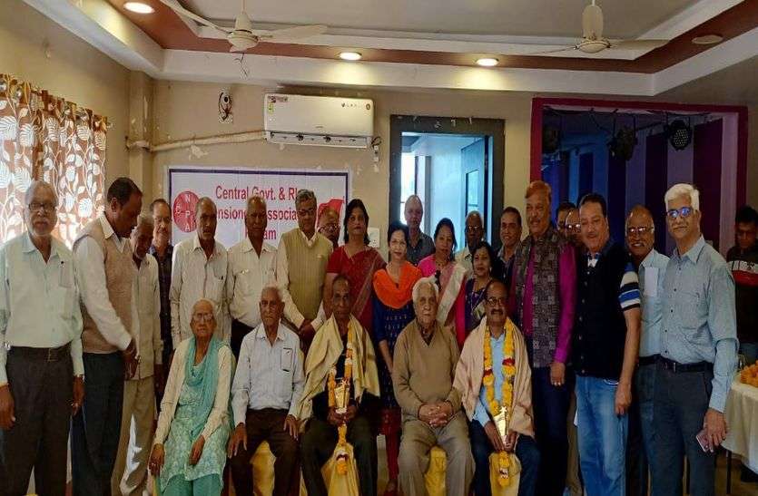 Railway hospital ignored pensioner रेलवे अस्पताल द्वारा पेंशनरों की उपेक्षा